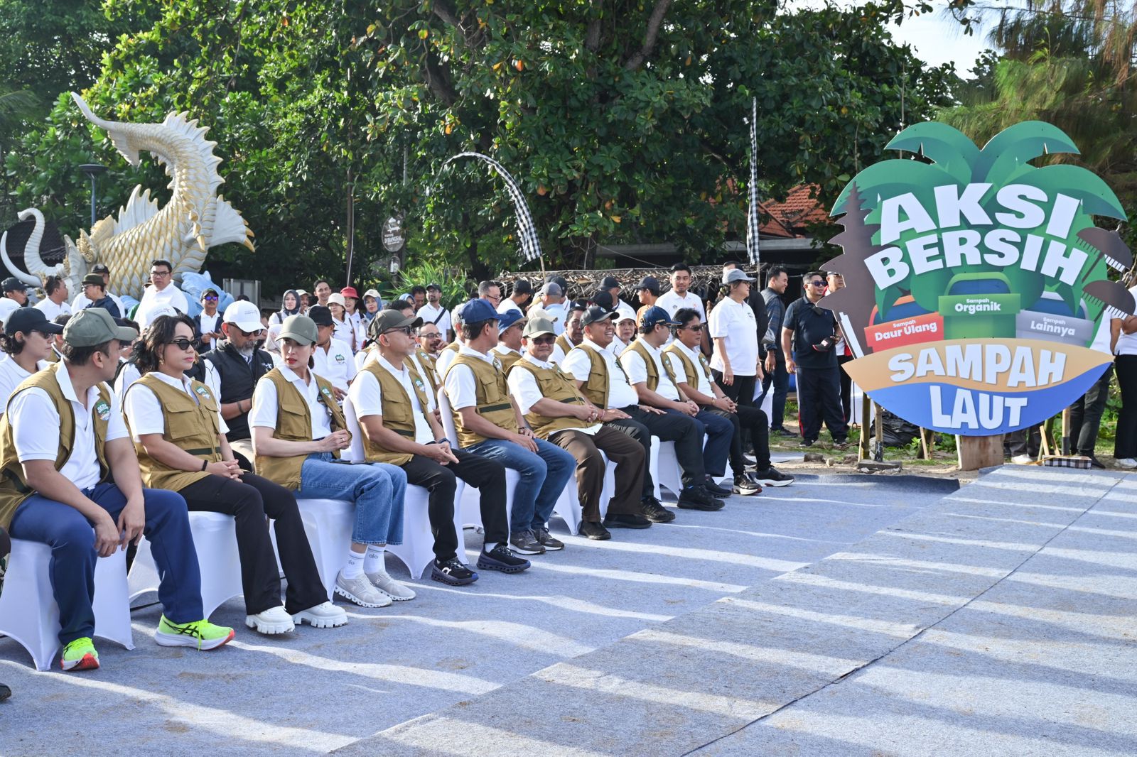 Kemendikdasmen dan Kementerian Lingkungan menekan MoU untuk pendidikan ramah lingkungan. Salah satu fokus utama dari kesepakatan ini adalah memperbanyak dan meningkatkan kualitas sekolah Adiwiyata.