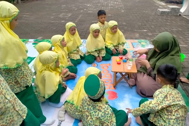 Ceria dan Penuh Warna: Saat Ilmuwan Cilik TK Aisyiyah 41 Gresik Beraksi!