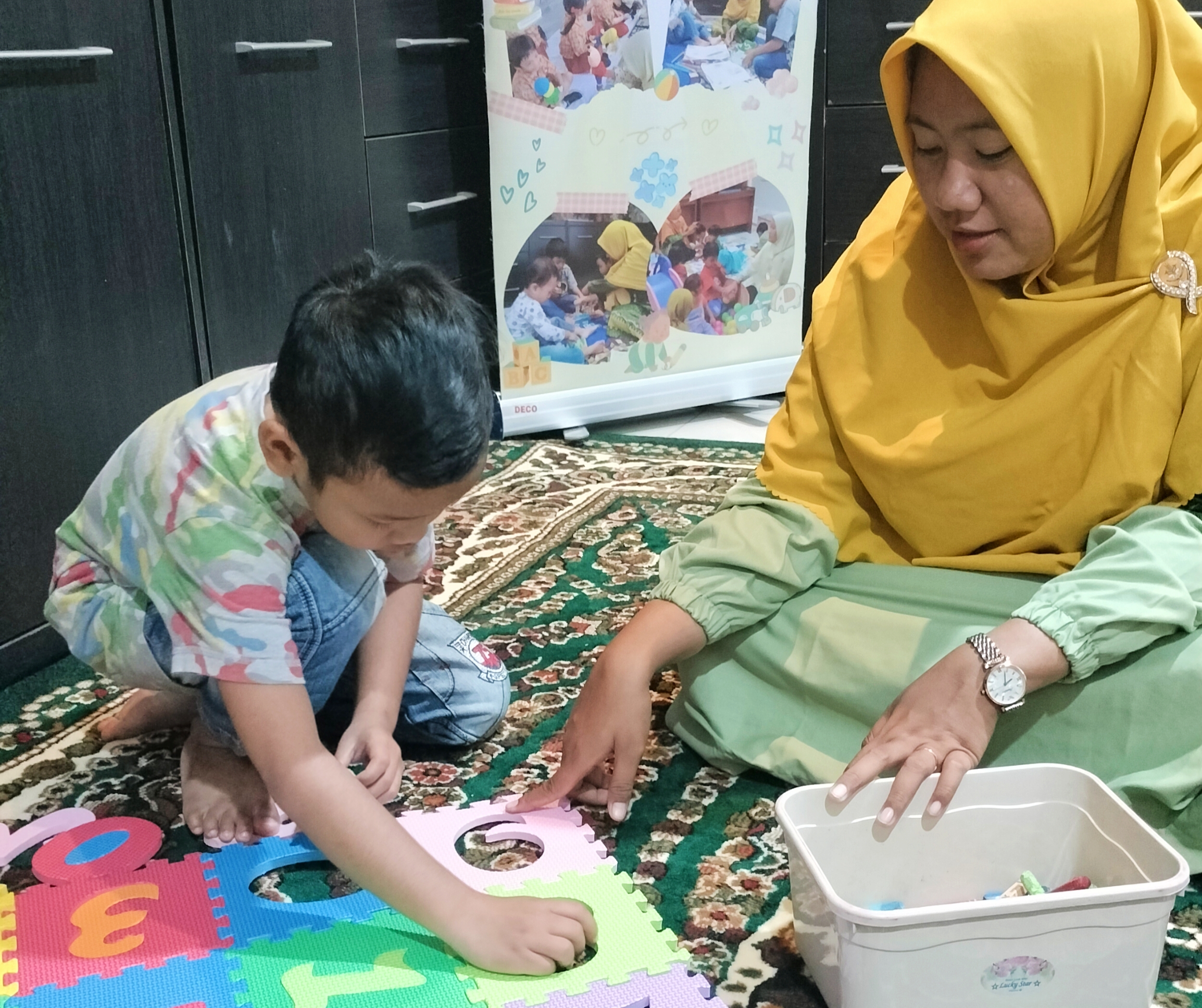 Calon motivator Pashmina se-Kabupaten Gresik bertatap muka di pelatihan hari kedua, forum pengaderan khusus. Empat materi mereka pelajari di Gedung Dakwah Muhammadiyah Gresik. 