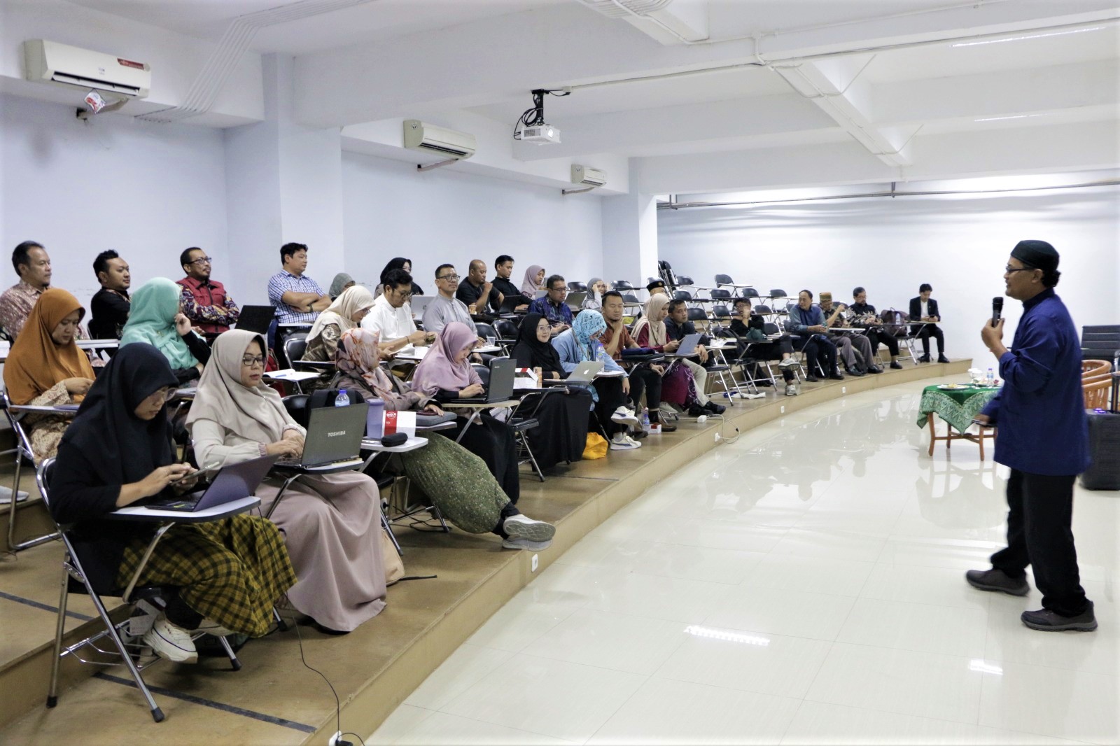 Menyiapkan Dosen Jadi Doktor: UM Bandung dan UMAM Gelar Pre-PhD Coaching