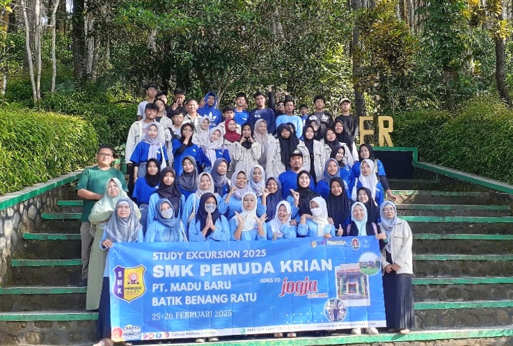 Menjelajahi Dunia Industri dan Budaya: Perjalanan Edukatif Smedaka ke Yogyakarta