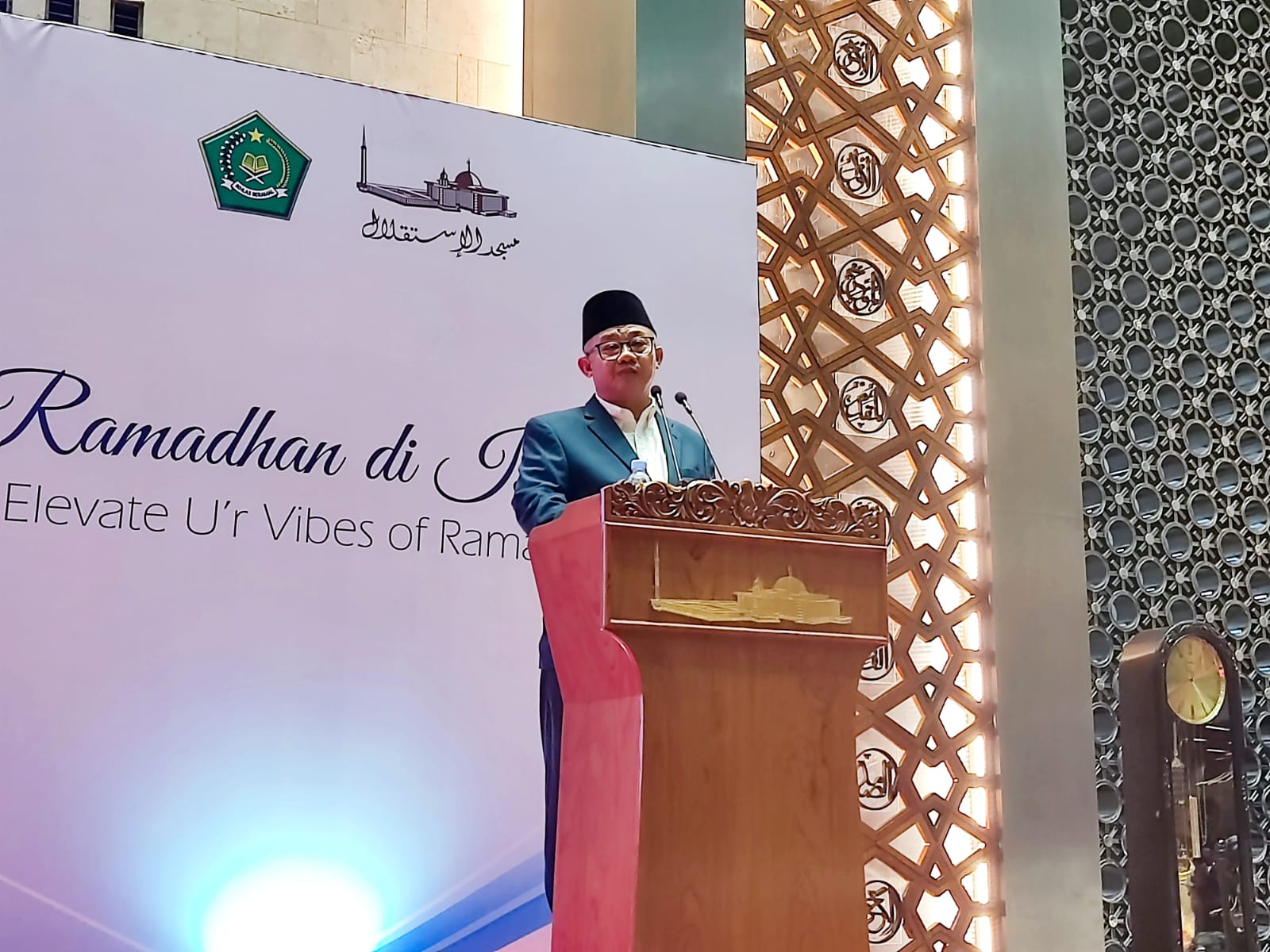Puasa melatih disiplin, ketakwaan, dan kepedulian sosial. Mendikdasmen Abdul Mu'ti menegaskan peran puasa dalam membentuk Generasi Emas 2045 dalam ceramah di Masjid Istiqlal.
