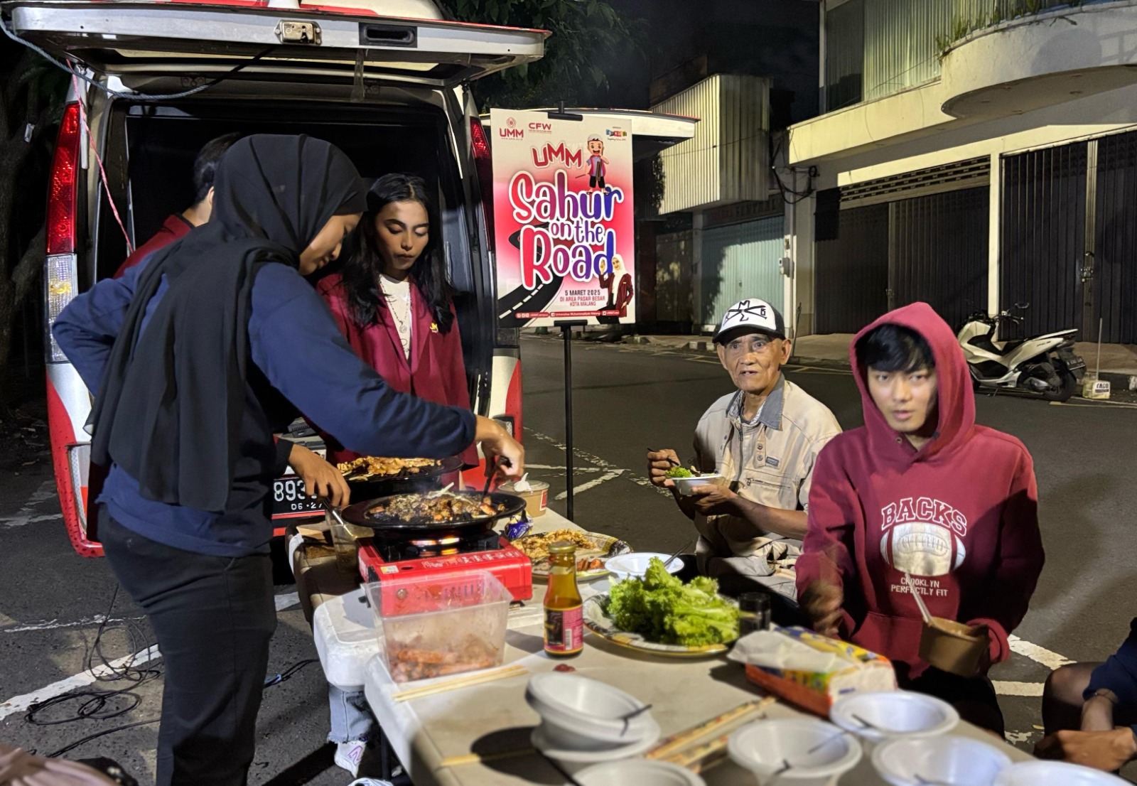 Sahur Unik UMM, Barbeque bareng Ojol dan Tukang Becak
