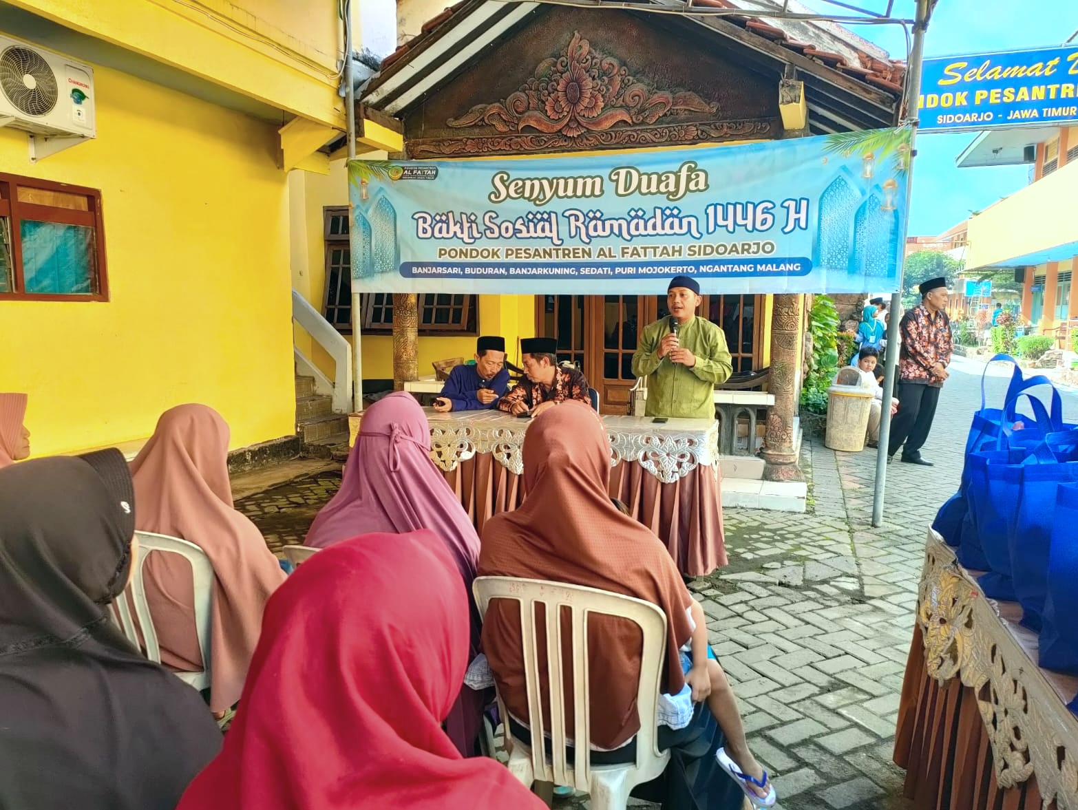 Kolaborasi Kebaikan: Ponpes Al-Fattah dan SD Muhammadiyah 2 Tulangan Salurkan Bantuan