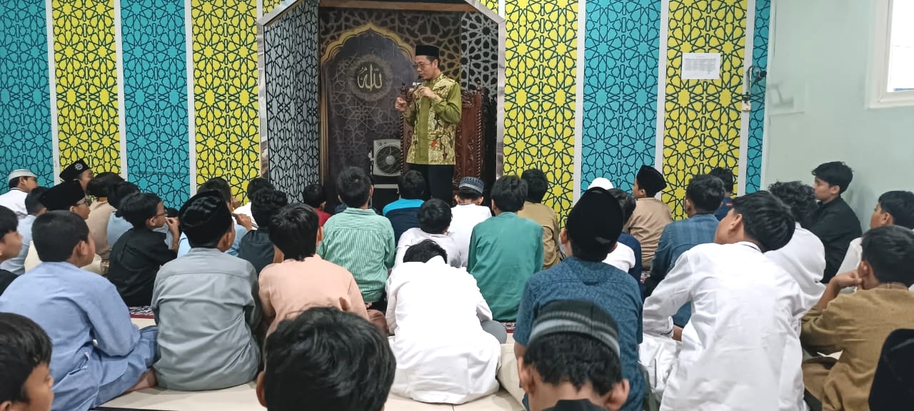 Hari terakhir Darul Arqam di SD Musix semakin seru! Sayembara menulis kisah Mushab bin Umair mengasah kreativitas siswa, hingga empat pemenang beruntung membawa pulang hadiah spesial Ramadan.