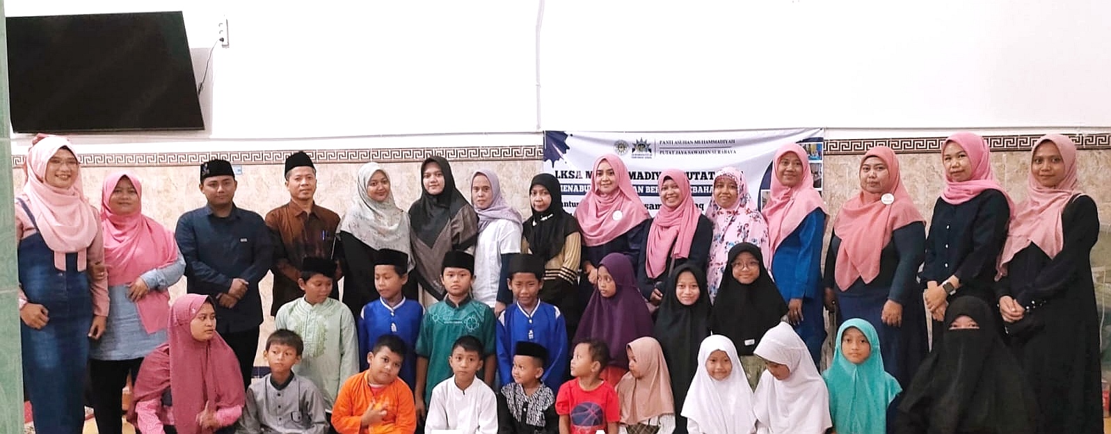 Safari Berbagi: SD Mumtas dan Ikwam Hadirkan Senyum di Panti Putat Jaya