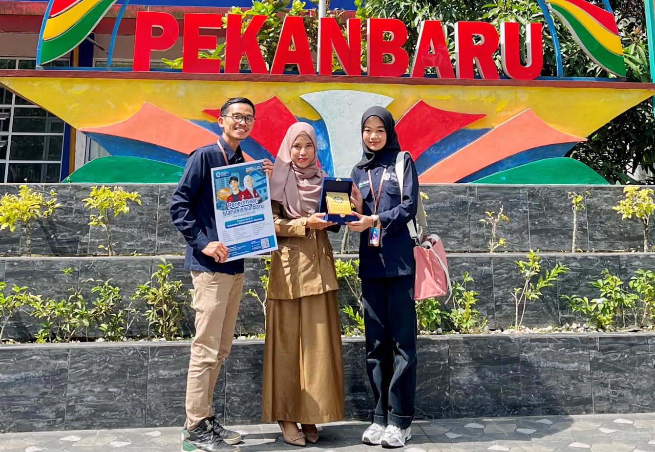 Dari Bandung ke Pekanbaru: UM Bandung Gaet Siswa lewat Beasiswa Unggulan