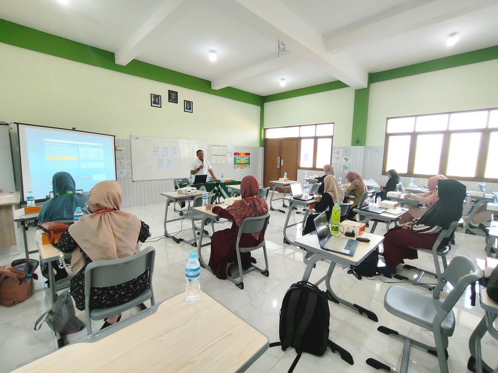 Guru SD Almadany Didorong Publikasikan Penelitian Tindakan Kelas di Jurnal Ilmiah