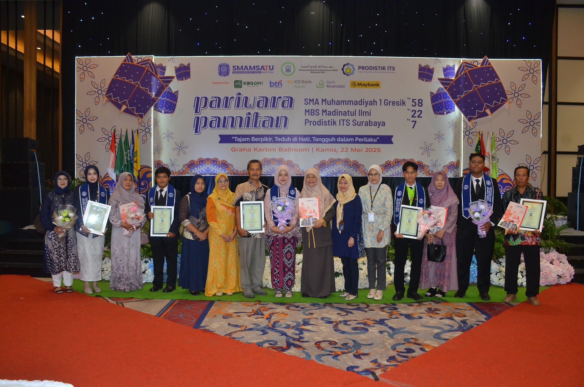 Bertabur Apresiasi, Smamsatu Gresik Rayakan Prestasi para Lulusan
