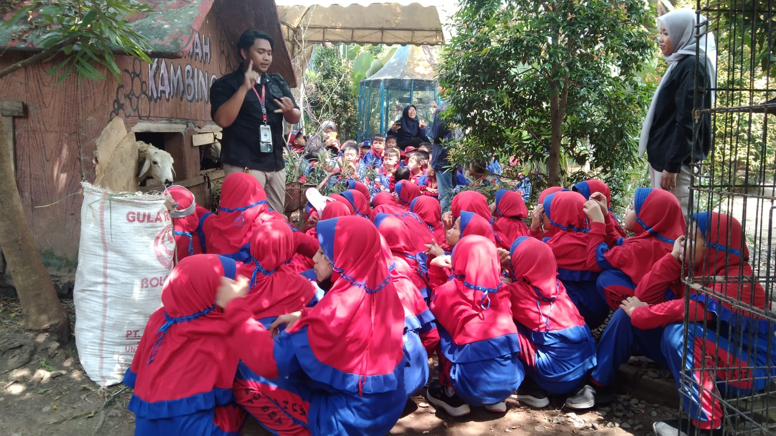 Koneksi Teori dan Praktik: SD Mumtas Surabaya Hadirkan Pembelajaran Alam Terbuka