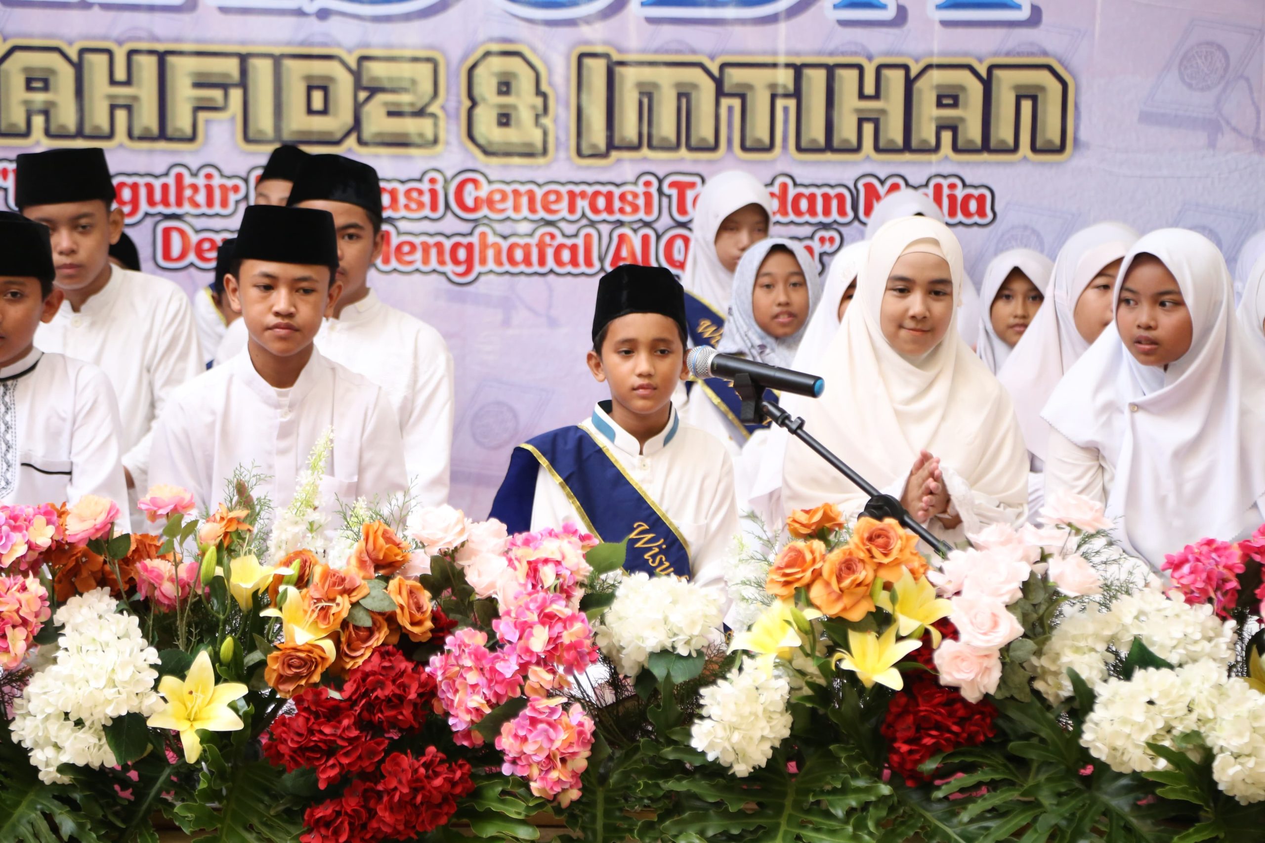 Penuh Haru, SD Muhammadiyah 2 Krian Kukuhkan 82 Wisudawan Tahfiz