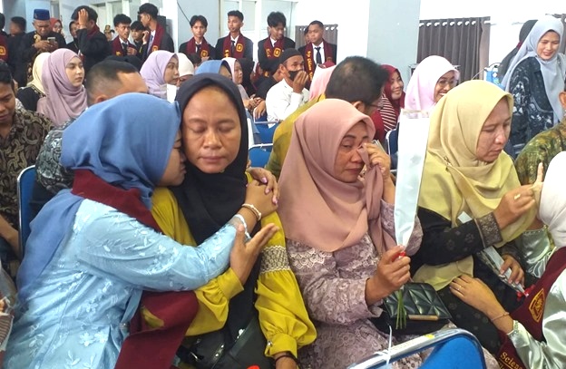 Sungkeman, Adegan Penuh Haru di Haflah Akhirissanah Smamdela