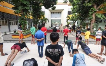 Barak militer model Kampung Anak Negeri