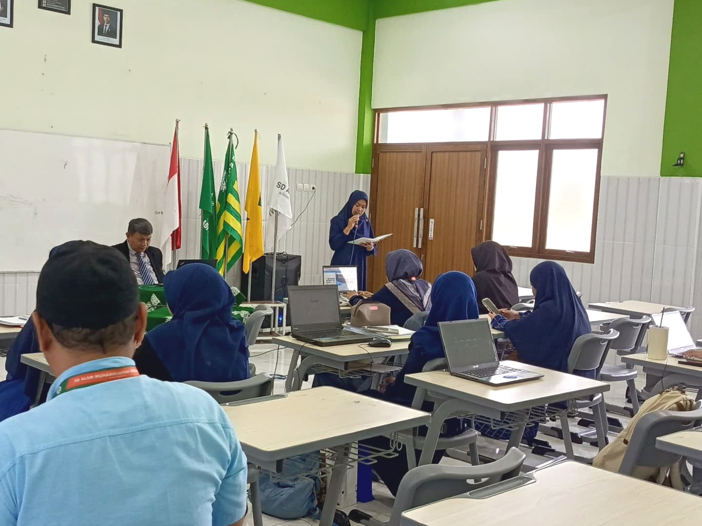 Guru Almadany Berlatih Menulis Modul, Ini Pesan Inspiratif Najib Sulhan