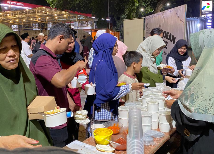 Kemadjoean Cafe, Makan Malam Bersama di Masjid Ar-Royyan