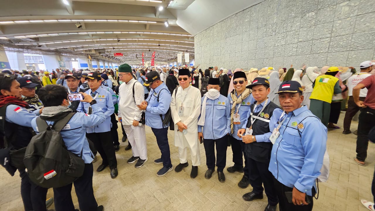 Hikmah Melontar Jumrah: Perkuat Nilai Kemanusiaan