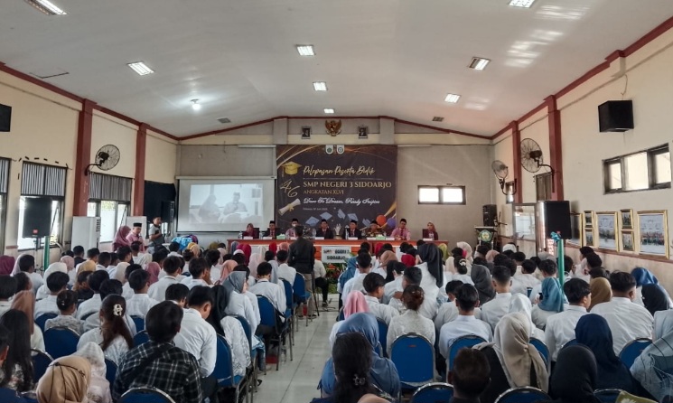 SMPN 3 Sidoarjo lepas Angkatan 46 penuh haru, dengan prestasi membanggakan: 10 siswanya sukses lolos ke SMA Taruna.