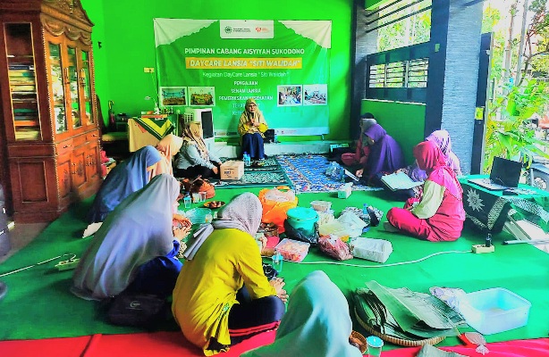 Dari senam hingga tadabbur, Daycare Siti Walidah menjadi bukti kepedulian PCA Sukodono terhadap mereka yang telah senja. 