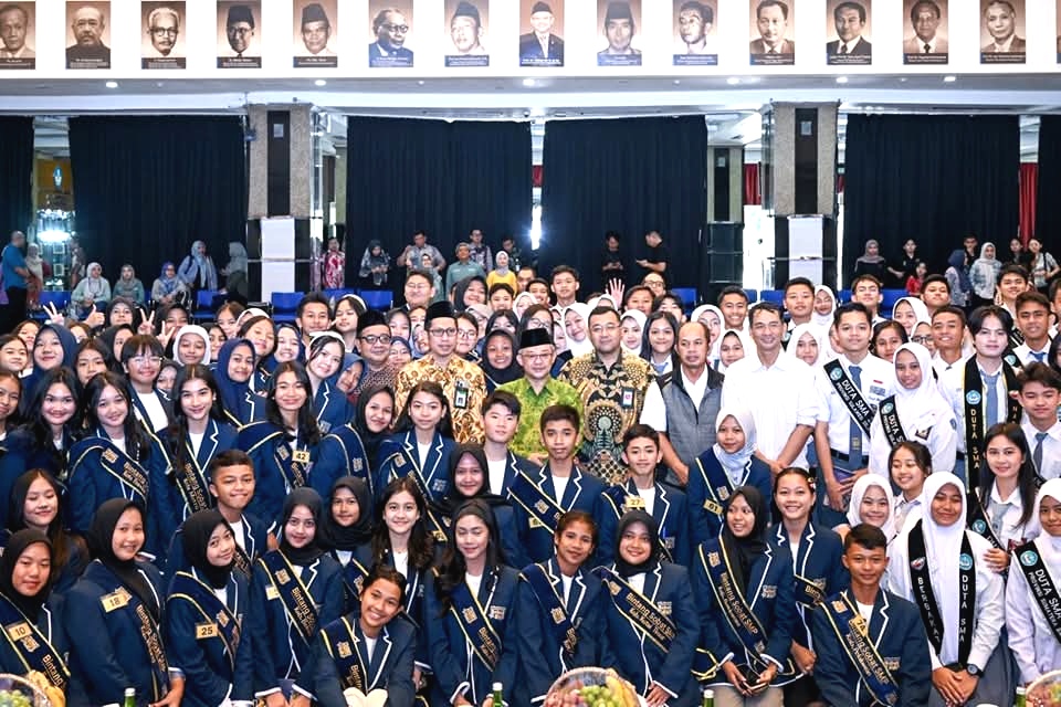 Mengajar: Seni Mengukir Jiwa