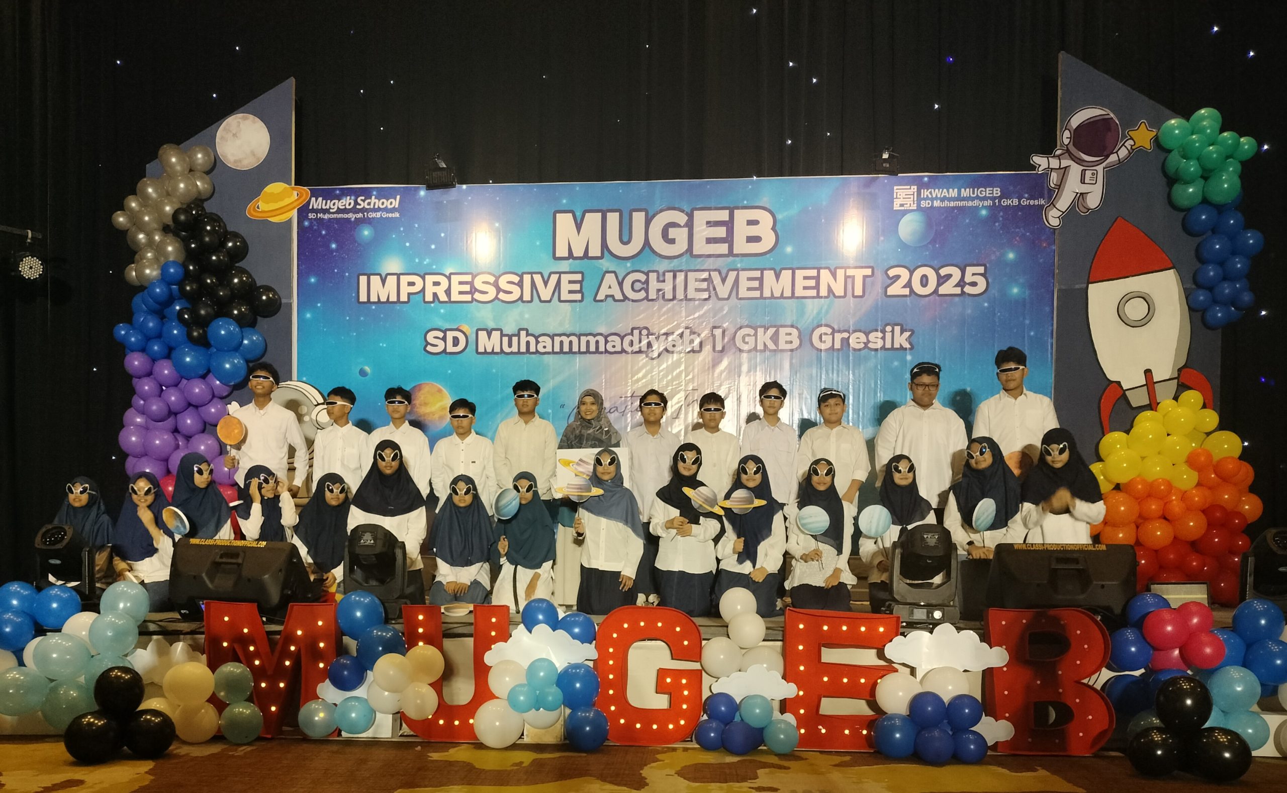 Perpisahan penuh keceriaan dan kreativitas siswa-siswi kelas VI Mugeb School tampak sejak awal. Mengusung tema "Creative Infinity" di Hotel Aston, momen parade anak-anak memasuki ballroom penuh kreativitas.