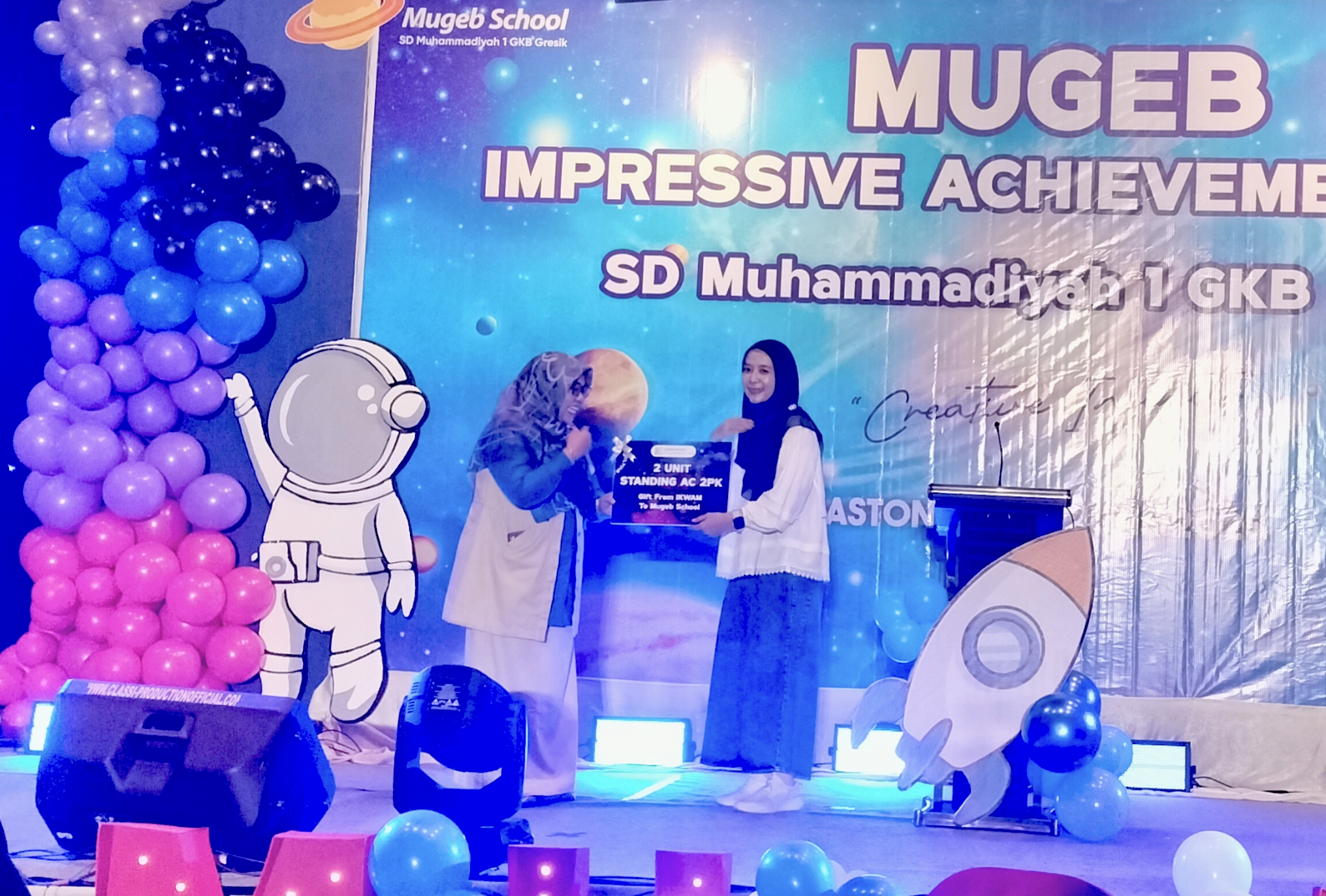 Mugeb School melepas 134 siswa kelas VI dalam ajang perpisahan, apresiasi, dan unjuk kreativitas "Mugeb Impressive Achievement" bertajuk "Creative Infinity" di Aston Hotel. 