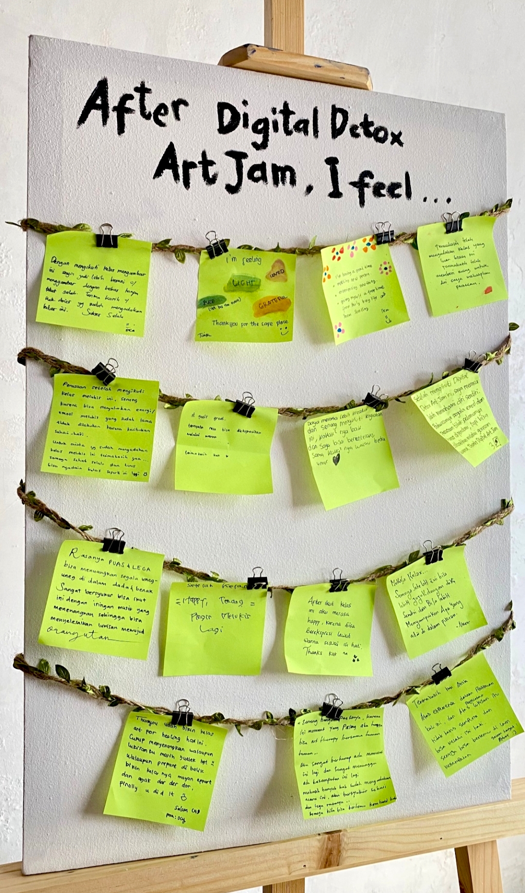 Digital Detox Art Jam di Sualoka Hub ajak peserta segarkan pikiran dengan sejenak melepaskan diri dari hiruk-pikuk gawai. Kembali ke kanvas, salurkan emosi lewat sapuan warna, dan hadir sepenuhnya jauh dari layar digital.