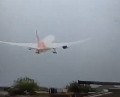 Pesawat Air India Tujuan London Jatuh, 242 Penumpang di Dalamnya