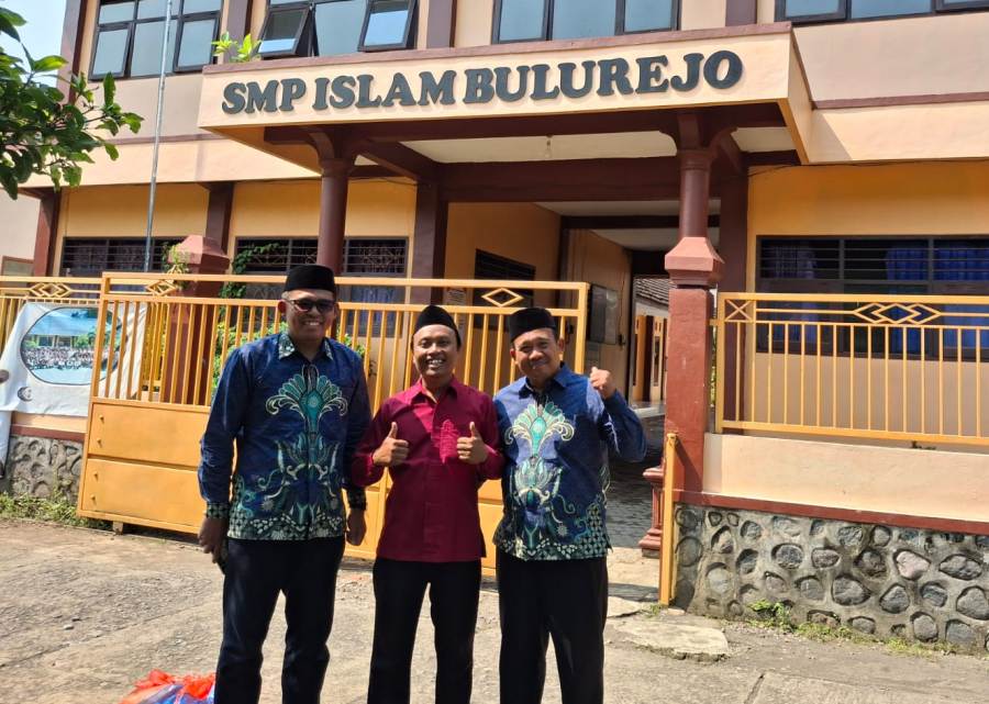 Satgas Wakaf PDM Lumajang berkunjung ke SMP Islam Bulurejo salah satu aset PCM Tempursari, Sabtu, 21 Juni 2025. (Tagar.co/Kuswantoro)