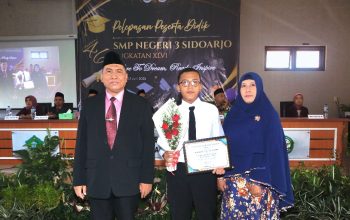 Jalan sunyi Ibrahim meraih prestasi akademik. Alumnus SMPN 3 Sidoarjo itu menelurkan total 22 juara dan melenggang ke SMA impiannya.