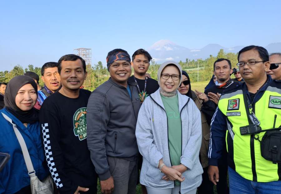 Pak Carik pun Hobi Motoran