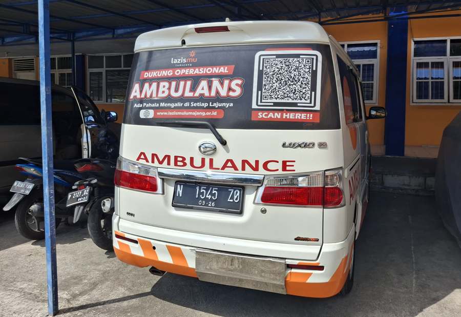 Tulisan di Kaca Belakang Ambulans
