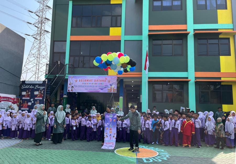 MIM 28 Sambut Tahun Ajaran Baru dengan Pelepasan Balon Harapan