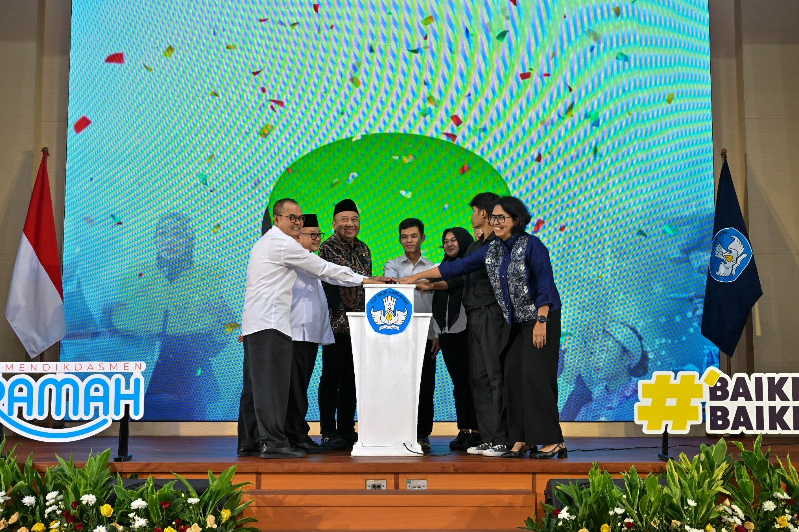 Kemendikdasmen luncurkan “Gerakan 1.000 APS SMK Berdaya” melalui PKK dan PKW. Program ini membuka harapan baru bagi anak putus sekolah untuk mandiri dan berdaya saing, mengubah hidup mereka.