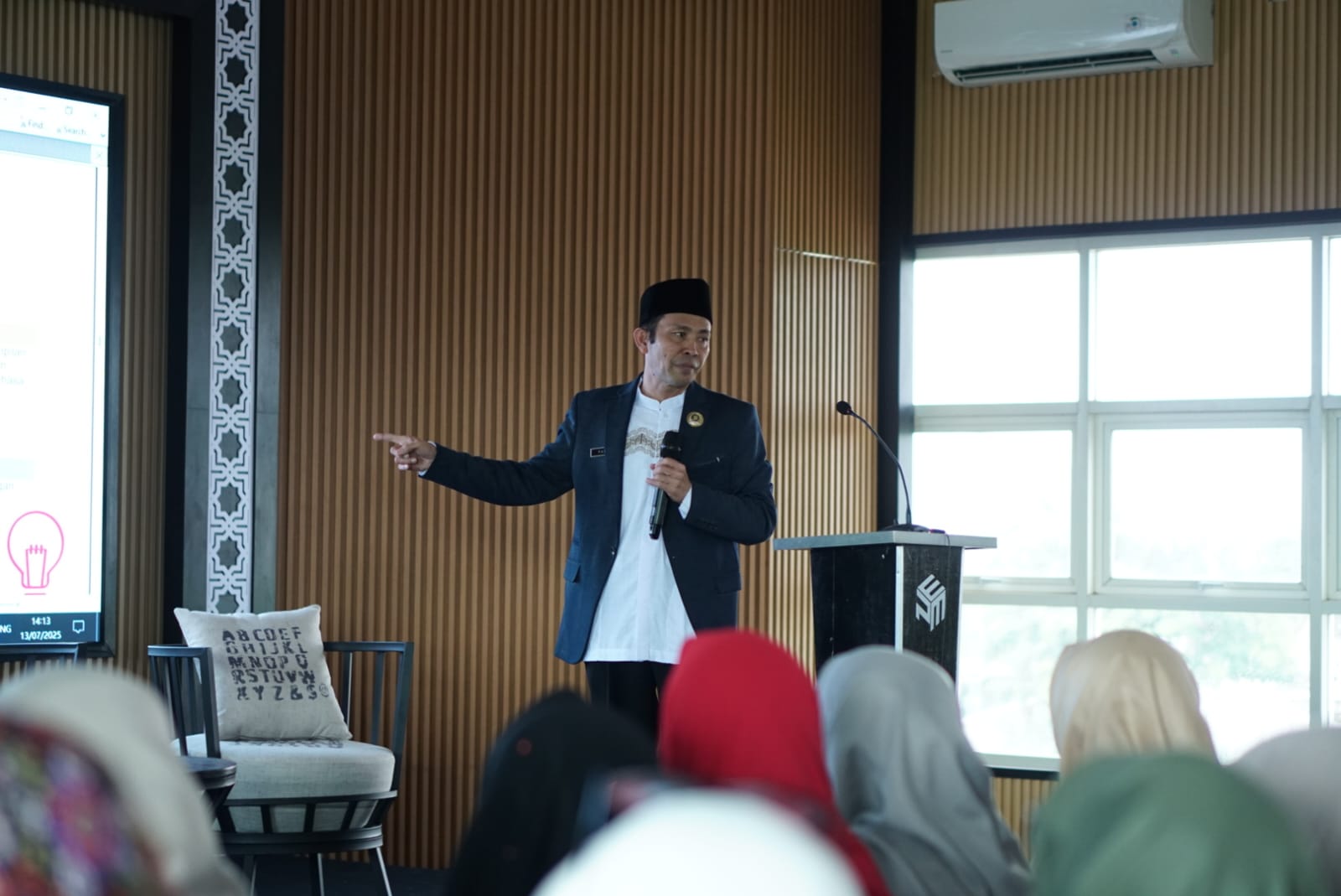 Tumpah Ruah di Madina Building PEM Gondanglegi: Bukti Pesantren Masih di Hati Umat