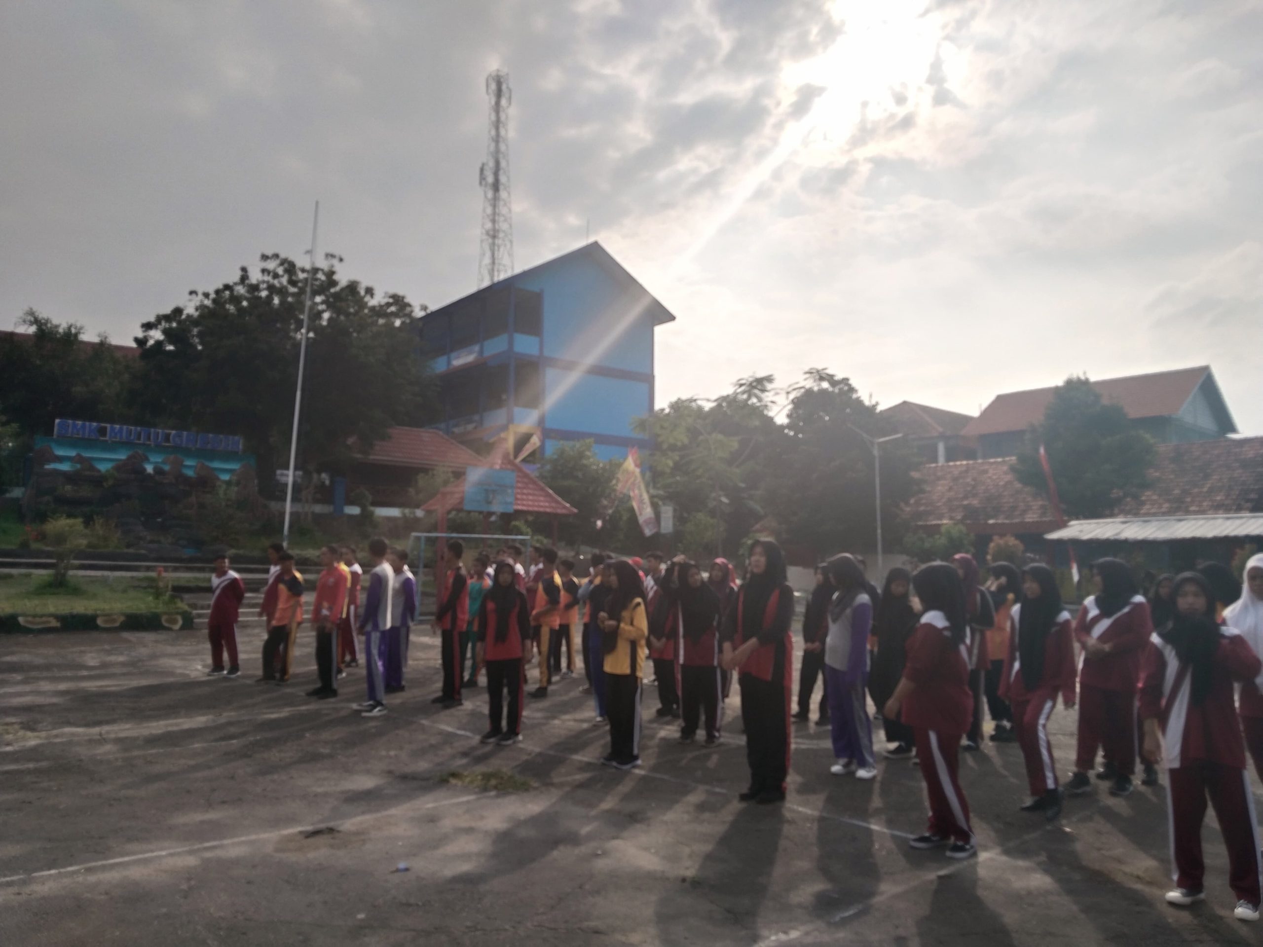 Senam Sehat Penuh Semangat Tutup MPLS di Smadiga