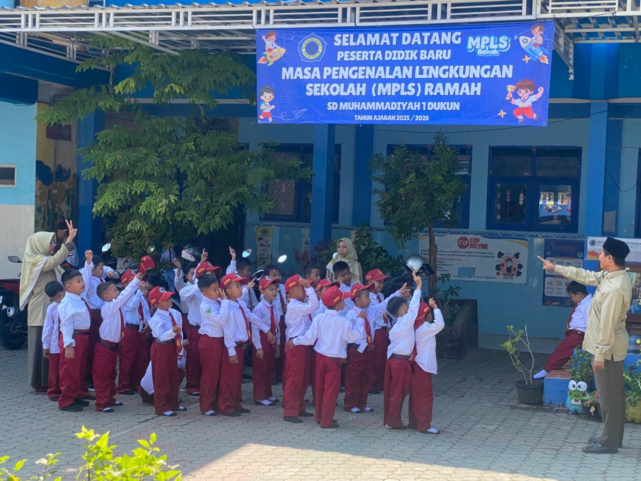 SD Mutu Dukun sukses menggelar MPLS Ramah dengan pendekatan edukatif, permainan seru, dan penanaman 7 Kebiasaan Anak Indonesia Hebat untuk membentuk karakter unggul.