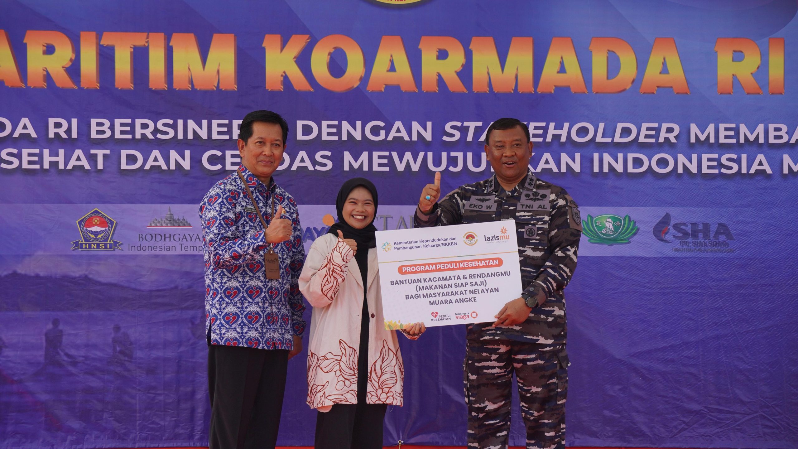 Lewat Serbuan Maritim 2025, Lazismu Salurkan Kacamata dan Rendangmu untuk Nelayan Muara Angke