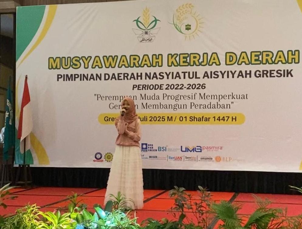 Suara Emas Davina Nyanyikan Gala Bunga Matahari Buka Musykerda PDNA Gresik 