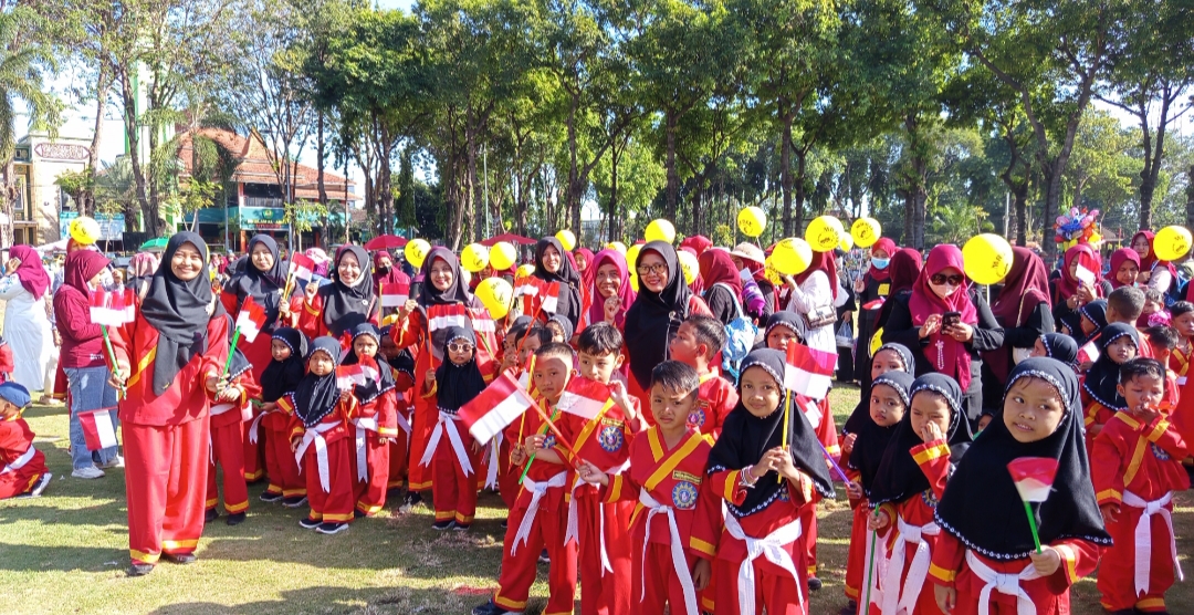 TK Aisyiyah 1 Besuki Kerahkan 277 Siswa dan 83 Mobil untuk Meriahkan Milad Ke-108 Aisyiyah