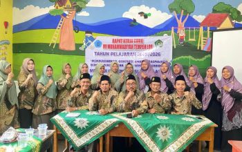 Guru tak malu belajar mengaji lagi huruf hijaiyah sampai mahir. Ini ikhtiar melahirkan generasi Qurani yang cerdas dan berakhlak mulia.