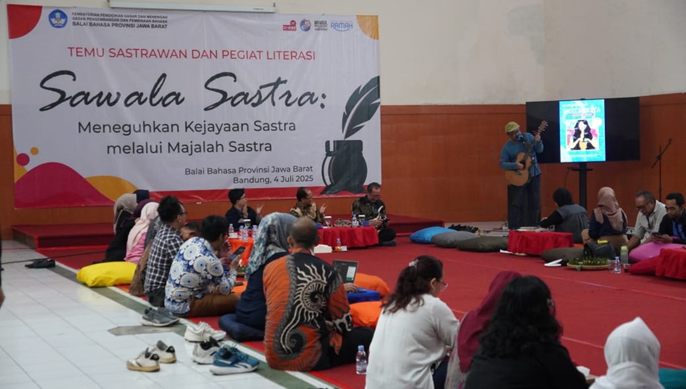 Sastra melalui Majalah Sastra