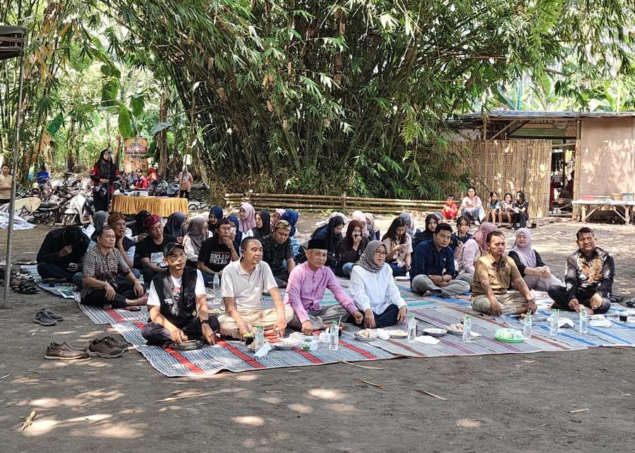 HUT Pertama TCI, Pesta Kecil di Kebun Bambu
