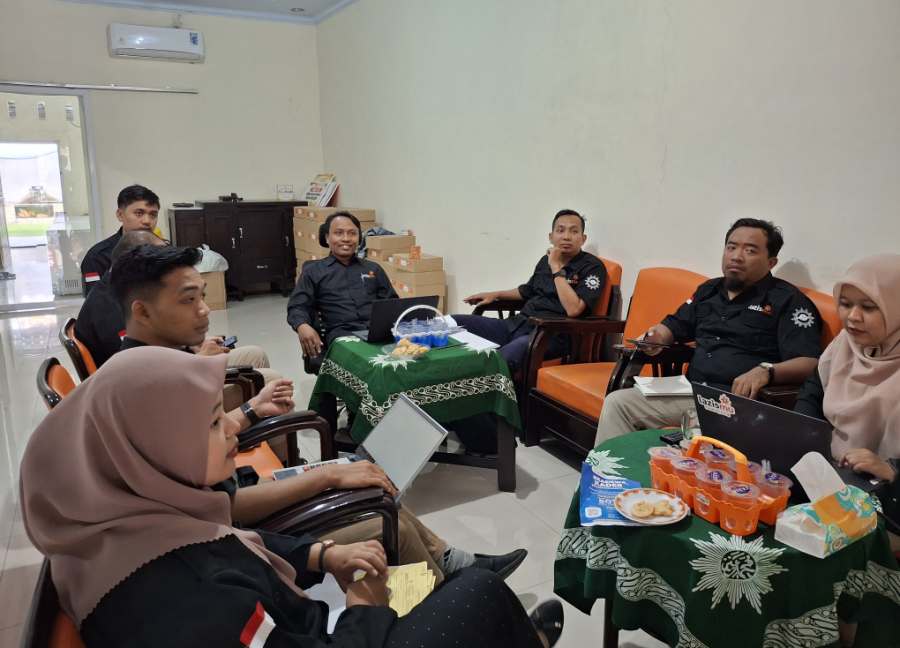 Setetes air hina asalnya lalu Allah menjadikan bentuk sempurna diberi penglihatan dan pendengaran. Lantas diuji apakah menjadi kufur atau bersyukur.