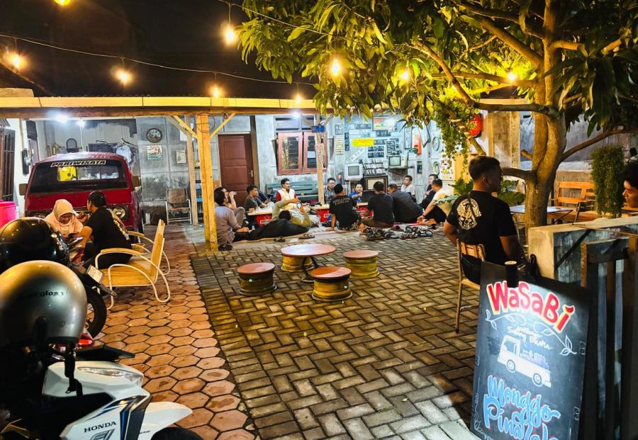 Hobi Minum Kopi, Lanjut Buka Kafe