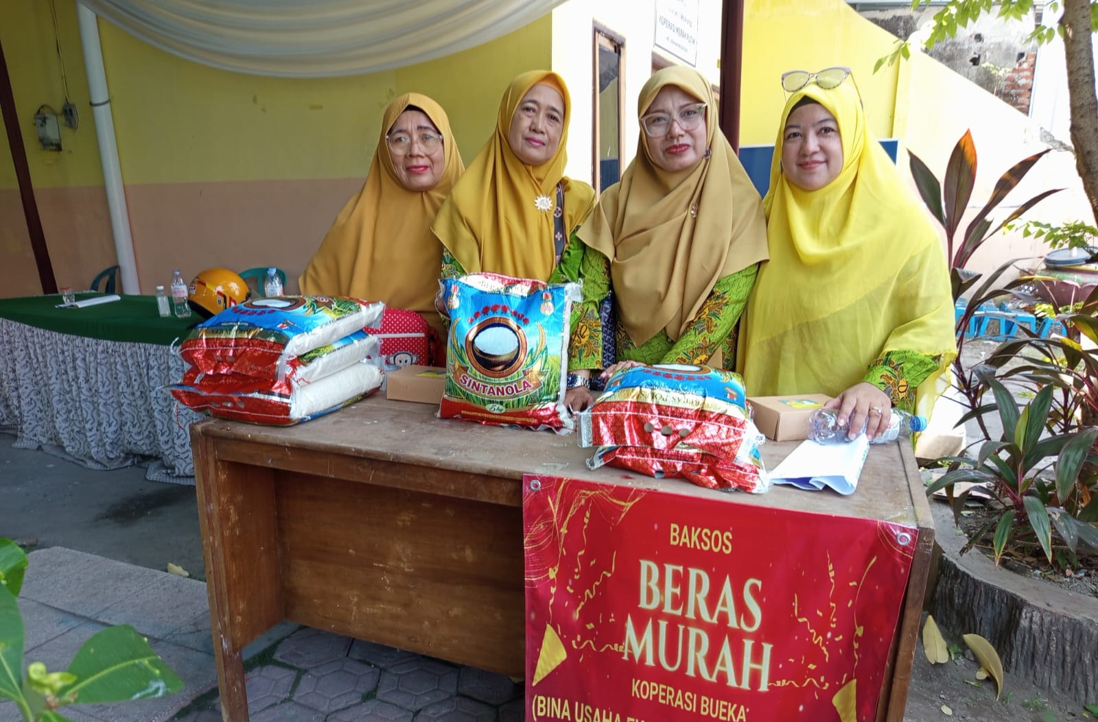 Beras Murah dari Koperasi BUEKA Melati, Anggota Tersenyum Lega