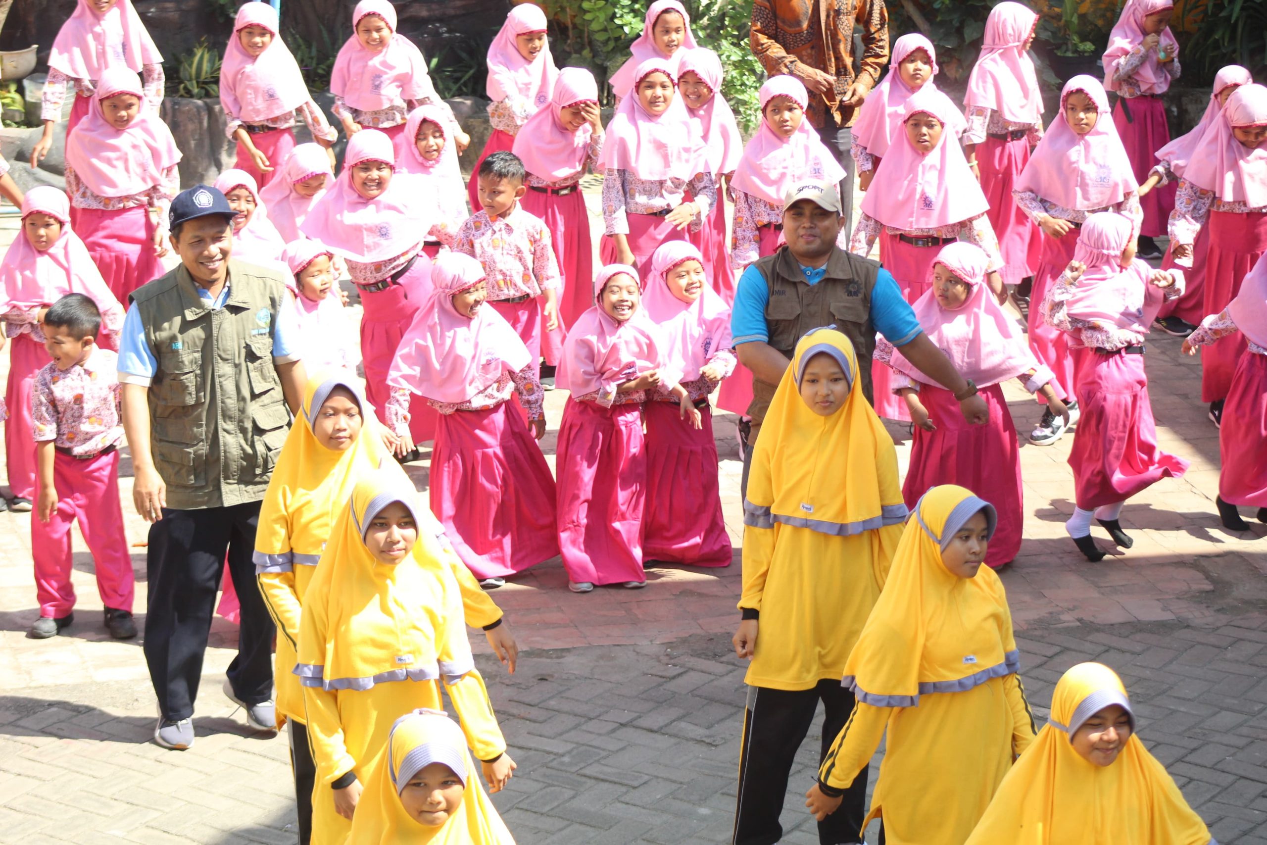 Dari Senam Sehat hingga Eco-Enzyme: MI Muhipat Tunjukkan Aksi Nyata Peduli Lingkungan