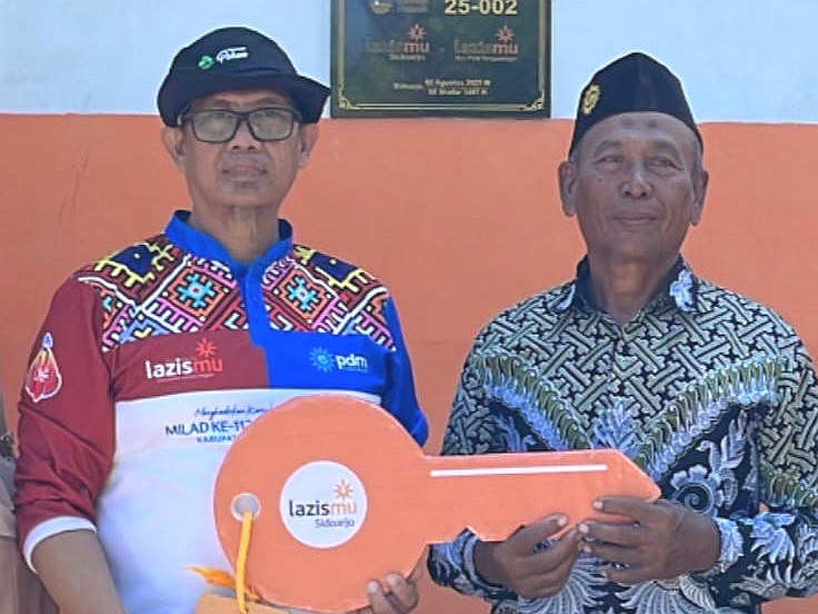 Mustahid Menangis Haru, Rumahnya Kini Layak Huni berkat Lazismu