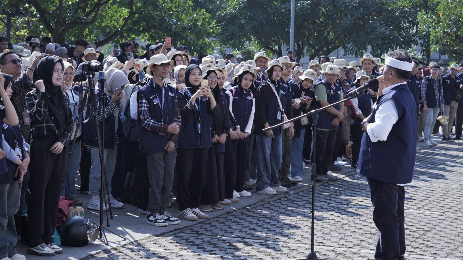 Jalin Kolaborasi untuk Jabar Istimewa, Sekda Lepas 1.204 Mahasiswa KKN UM Bandung