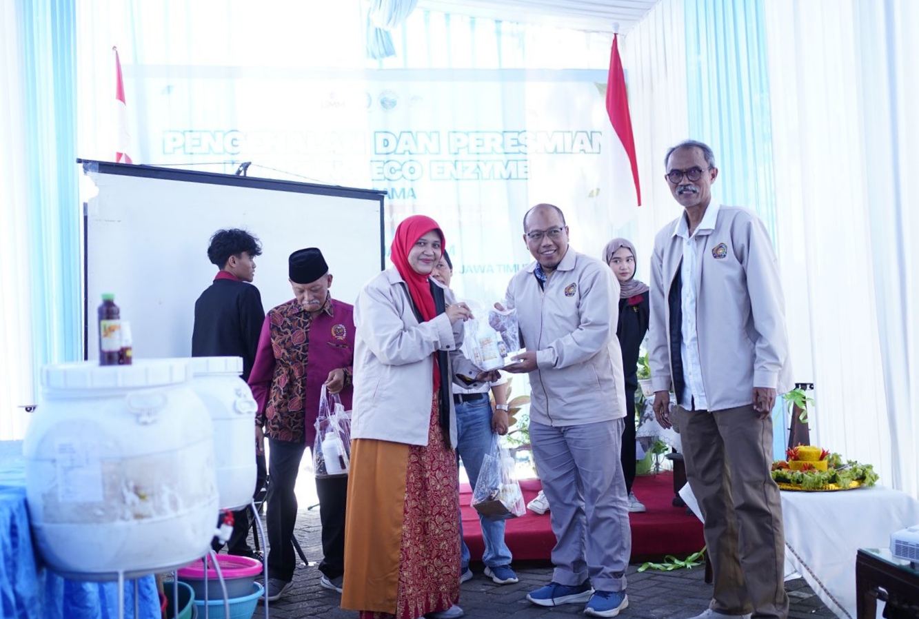 Kampung Ecoenzyme: Dari Sampah Jadi Berkah, Inovasi Mahasiswa UMM di Mondoroko