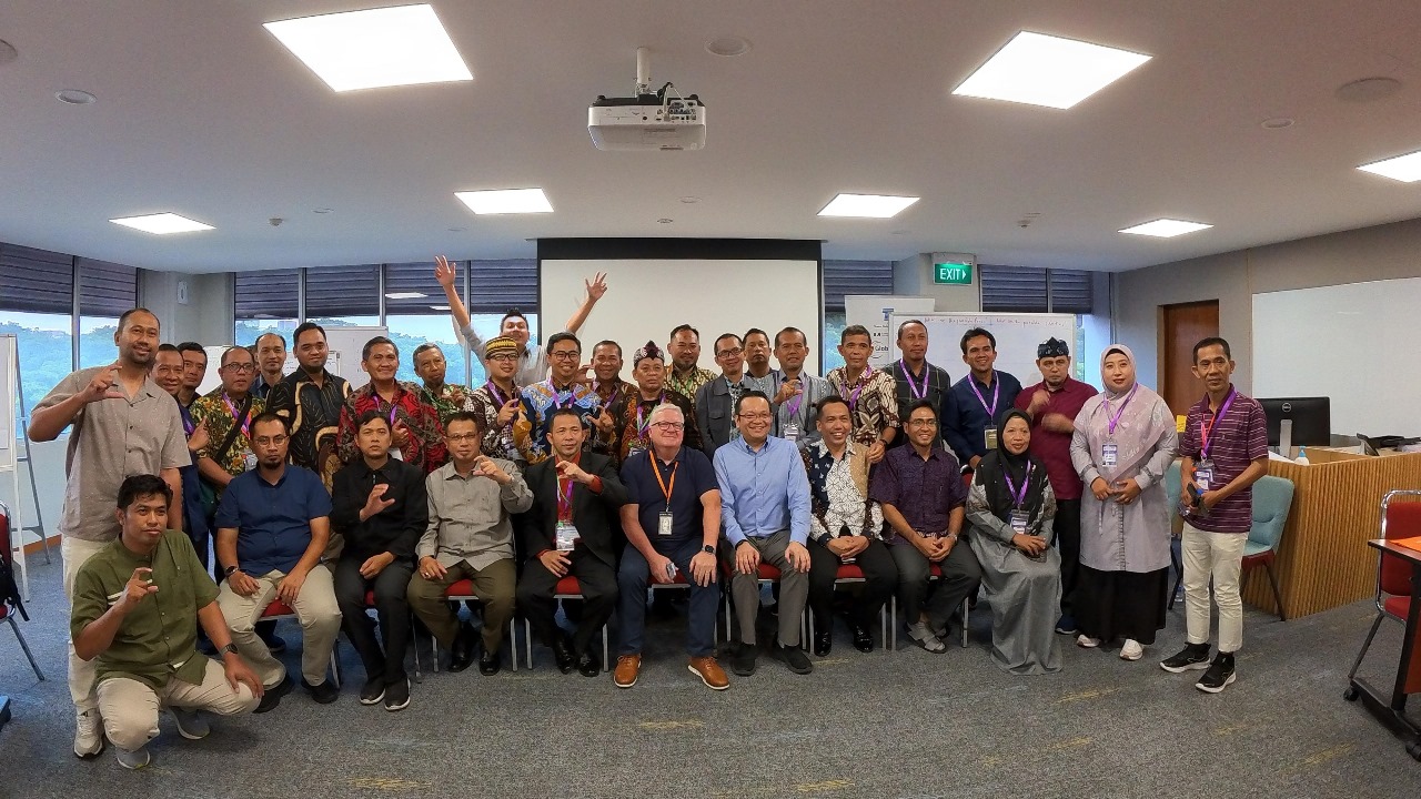Ikuti workshop AI di Singapura, SD Mumtaz bersiap jadi sekolah percontohan transformasi digital pendidikan Muhammadiyah di Jatim.